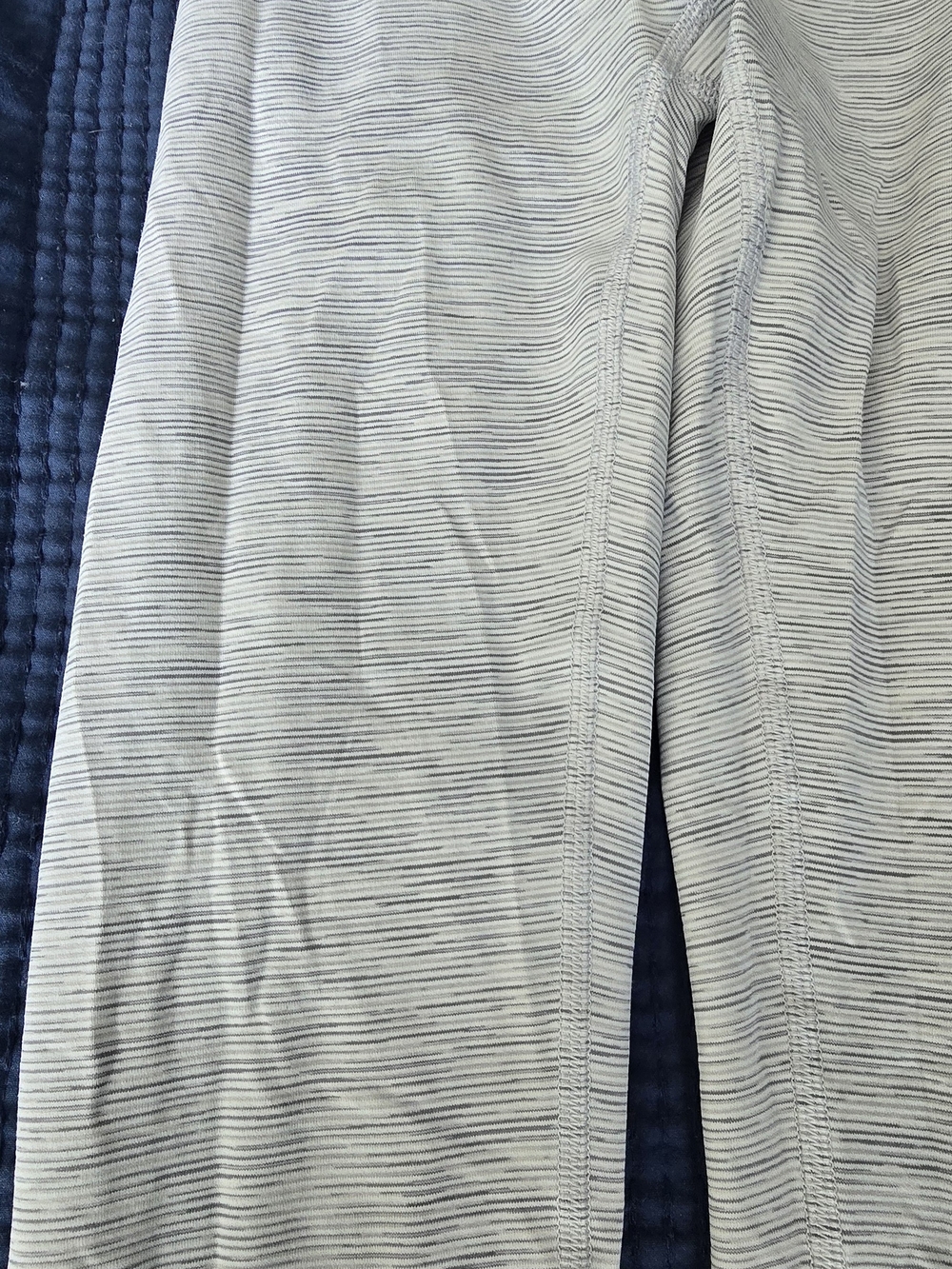 Lululemon Heathered Gray Leggings, Size 0 - Picture 3 of 3